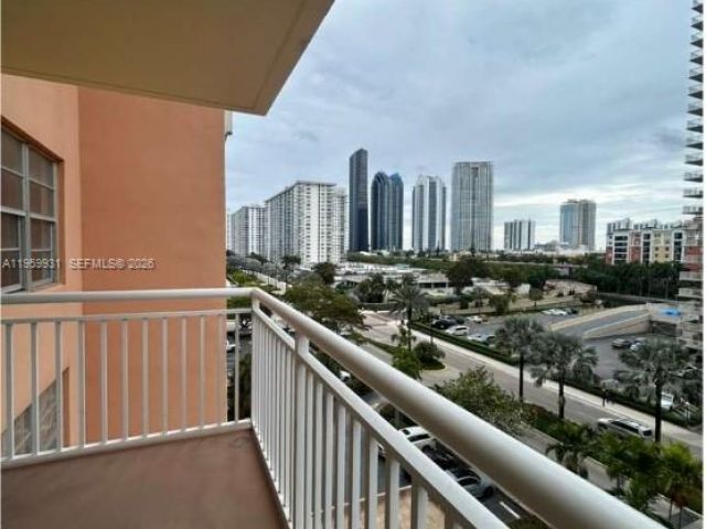 2-bedroom condo for rent in Sunny Isles Beach - 251 174th St 609 - MondialRealty