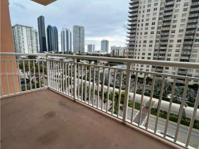 2-bedroom condo for rent in Sunny Isles Beach - 251 174th St 609 - MondialRealty