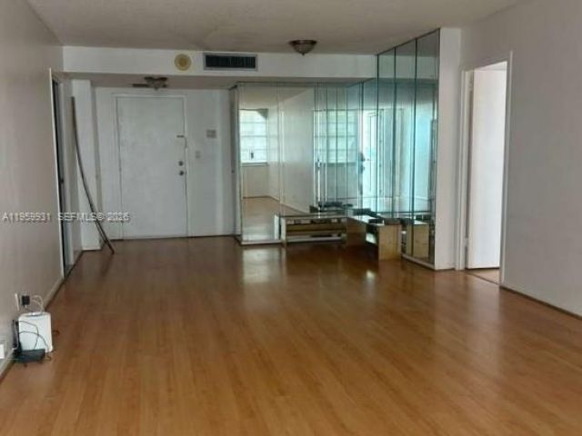 2-bedroom condo for rent in Sunny Isles Beach - 251 174th St 609 - MondialRealty
