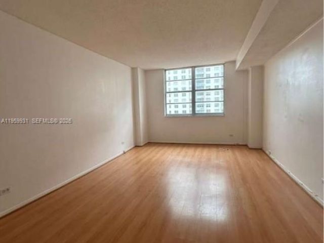 2-bedroom condo for rent in Sunny Isles Beach - 251 174th St 609 - MondialRealty