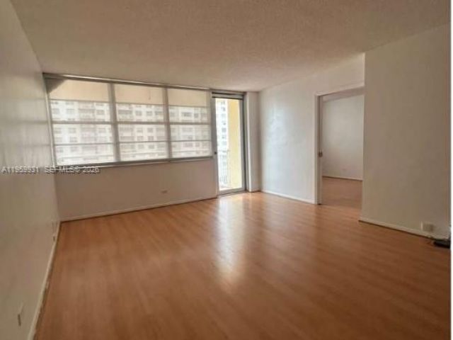 2-bedroom condo for rent in Sunny Isles Beach - 251 174th St 609 - MondialRealty