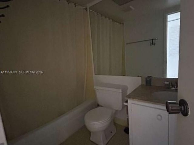 2-bedroom condo for rent in Sunny Isles Beach - 251 174th St 609 - MondialRealty