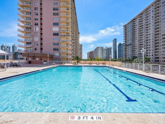 2-bedroom condo for rent in Sunny Isles Beach - 251 174th St 609 - MondialRealty