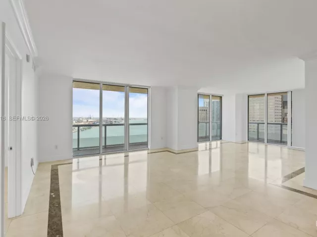 3-bedroom condo for rent in Miami - 50 Biscayne Blvd 3010 - MondialRealty