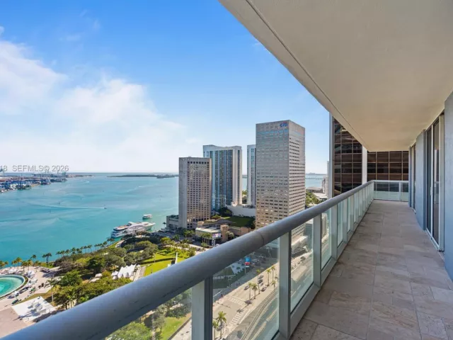 3-bedroom condo for rent in Miami - 50 Biscayne Blvd 3010 - MondialRealty