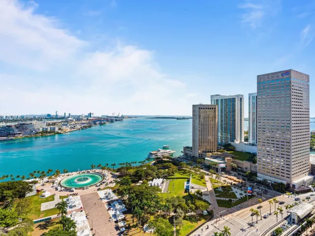 3-bedroom condo for rent in Miami - 50 Biscayne Blvd 3010 - MondialRealty