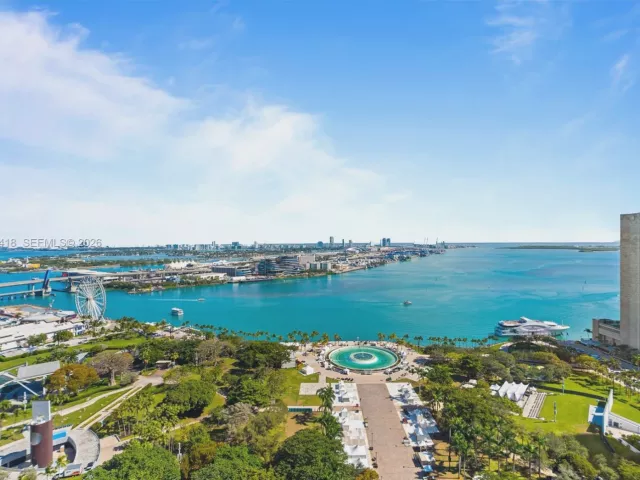 3-bedroom condo for rent in Miami - 50 Biscayne Blvd 3010 - MondialRealty