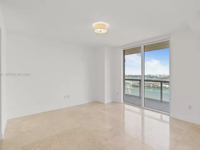 3-bedroom condo for rent in Miami - 50 Biscayne Blvd 3010 - MondialRealty