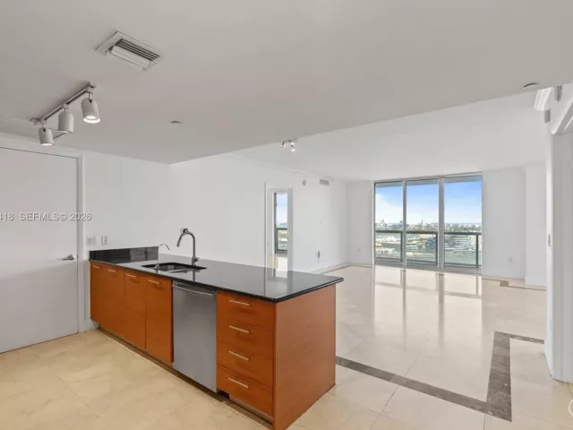 3-bedroom condo for rent in Miami - 50 Biscayne Blvd 3010 - MondialRealty