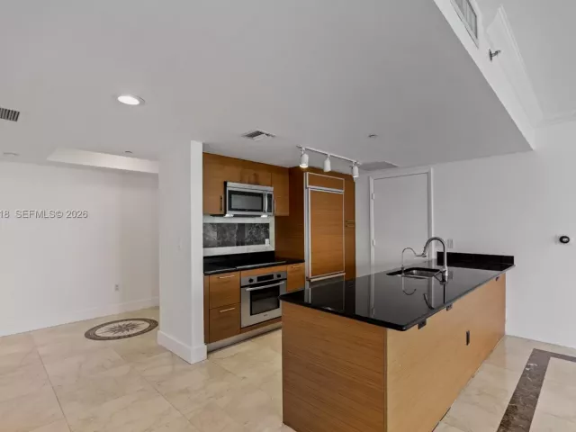 3-bedroom condo for rent in Miami - 50 Biscayne Blvd 3010 - MondialRealty