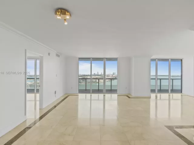 3-bedroom condo for rent in Miami - 50 Biscayne Blvd 3010 - MondialRealty