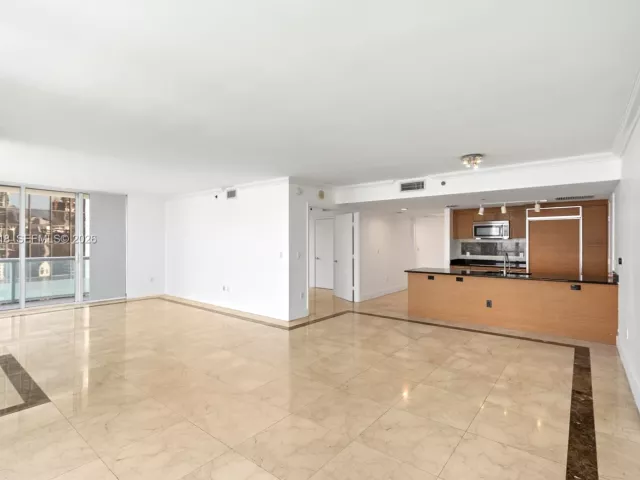 3-bedroom condo for rent in Miami - 50 Biscayne Blvd 3010 - MondialRealty