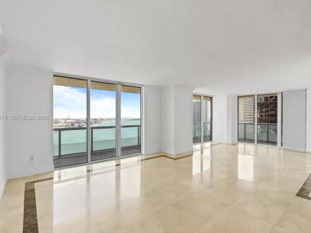 3-bedroom condo for rent in Miami - 50 Biscayne Blvd 3010 - MondialRealty