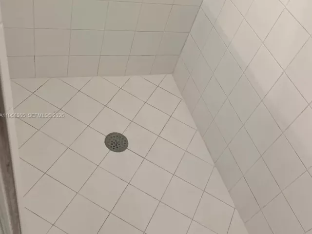 3-bedroom home for sale in Doral - 10738 NW 80th Ln - MondialRealty