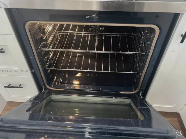 3-bedroom home for sale in Doral - 10738 NW 80th Ln - MondialRealty