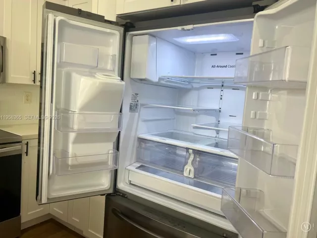 3-bedroom home for sale in Doral - 10738 NW 80th Ln - MondialRealty