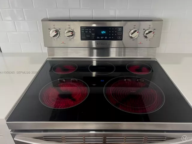 3-bedroom home for sale in Doral - 10738 NW 80th Ln - MondialRealty