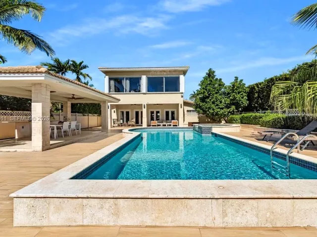 5-bedroom home for rent in Miami Beach - 1700 Cleveland Rd - MondialRealty