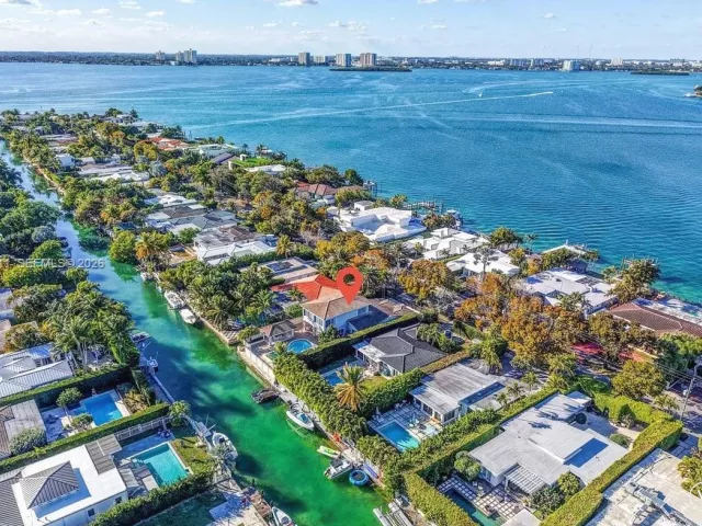 5-bedroom home for rent in Miami Beach - 1700 Cleveland Rd - MondialRealty