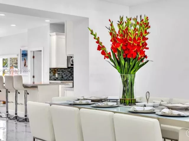 5-bedroom home for rent in Miami Beach - 1700 Cleveland Rd - MondialRealty