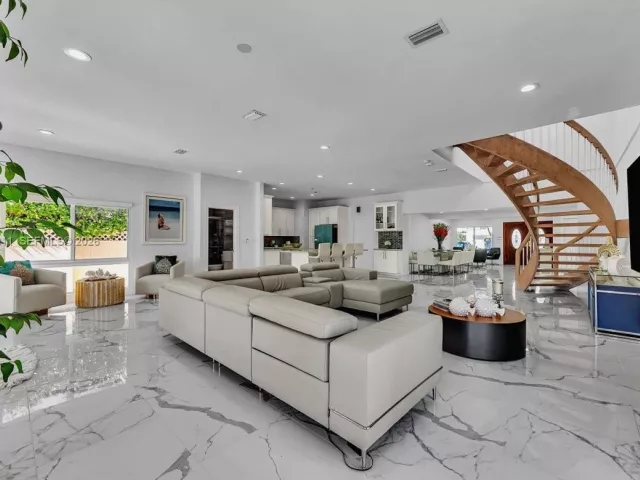 5-bedroom home for rent in Miami Beach - 1700 Cleveland Rd - MondialRealty