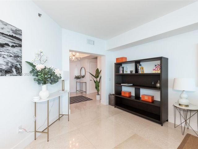 Apartment for rent  Unit #3202 - photo 7350529