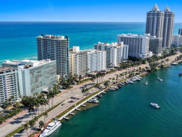 1-bedroom condo for sale in Miami Beach - 5005 Collins Ave 504 - MondialRealty
