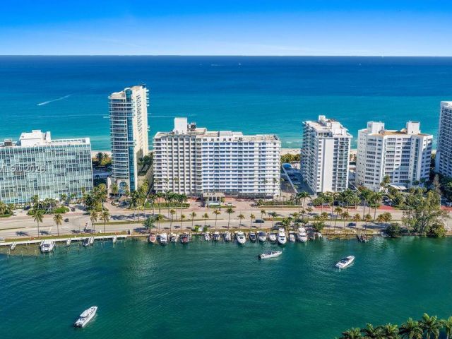 1-bedroom condo for sale in Miami Beach - 5005 Collins Ave 504 - MondialRealty