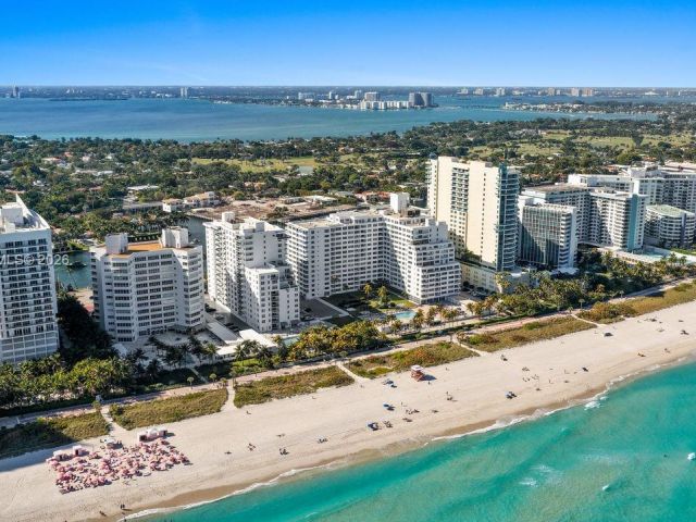 1-bedroom condo for sale in Miami Beach - 5005 Collins Ave 504 - MondialRealty