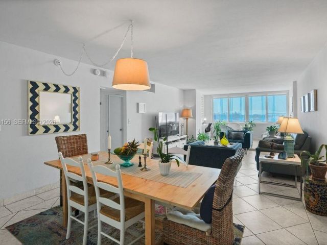 1-bedroom condo for sale in Miami Beach - 5005 Collins Ave 504 - MondialRealty