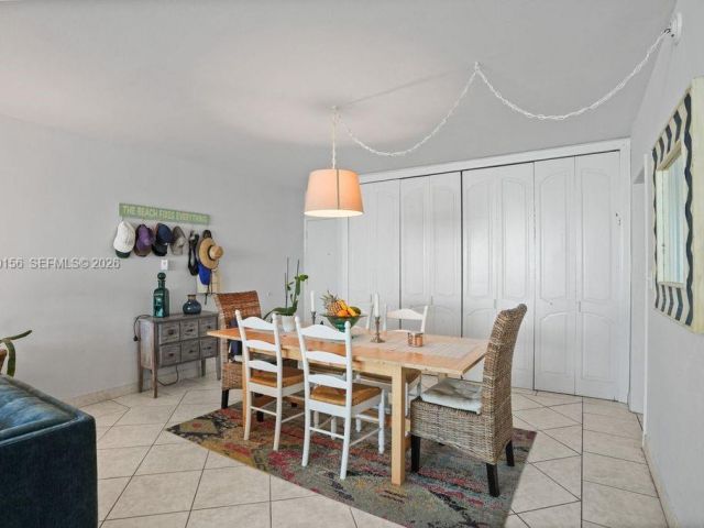 1-bedroom condo for sale in Miami Beach - 5005 Collins Ave 504 - MondialRealty