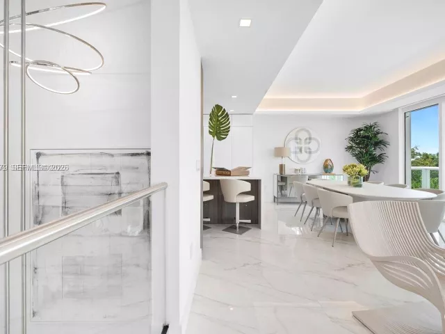 3-bedroom home for rent in Miami Beach - 100 S Pointe Dr TH-13 - MondialRealty