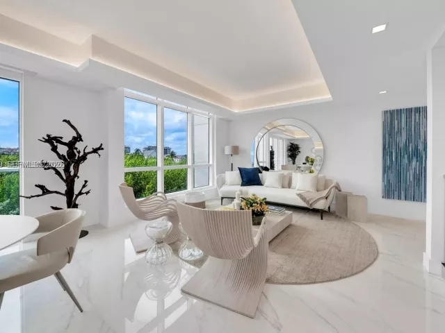 3-bedroom home for rent in Miami Beach - 100 S Pointe Dr TH-13 - MondialRealty