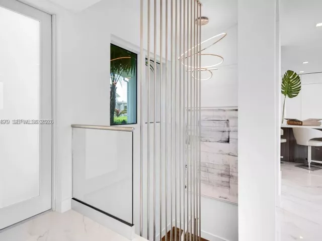 3-bedroom home for rent in Miami Beach - 100 S Pointe Dr TH-13 - MondialRealty