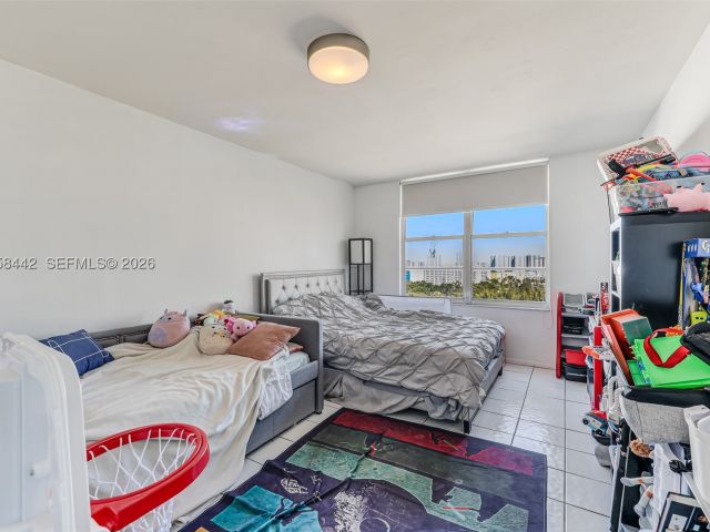 2-bedroom condo for sale in Sunny Isles Beach - 230 174th St 1404 - MondialRealty