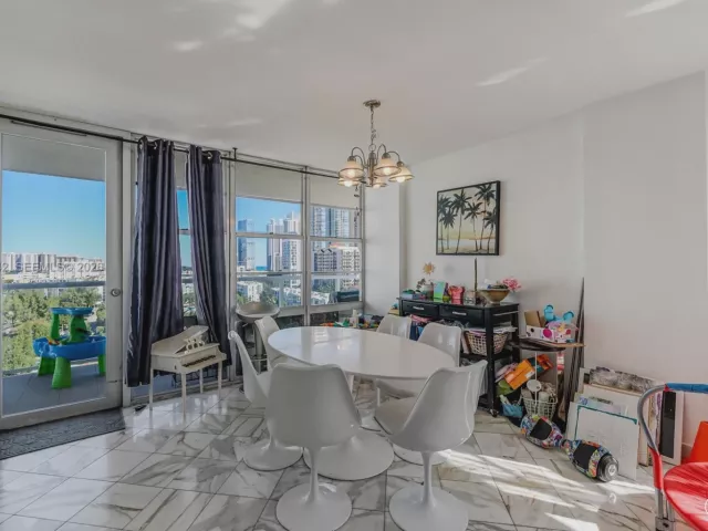 2-bedroom condo for sale in Sunny Isles Beach - 230 174th St 1404 - MondialRealty