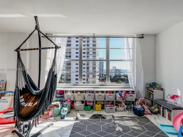 2-bedroom condo for sale in Sunny Isles Beach - 230 174th St 1404 - MondialRealty