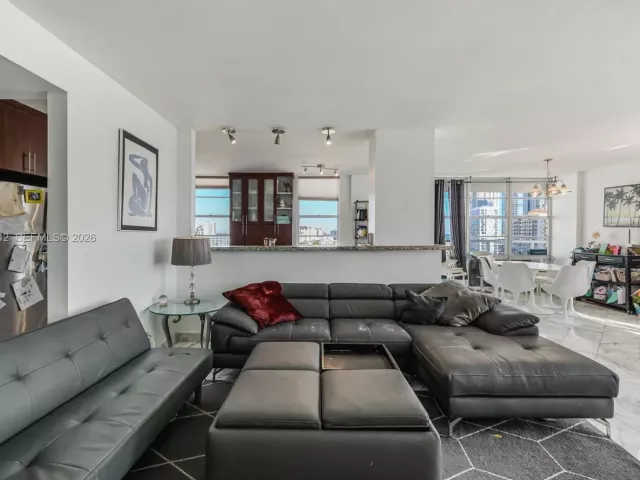 2-bedroom condo for sale in Sunny Isles Beach - 230 174th St 1404 - MondialRealty