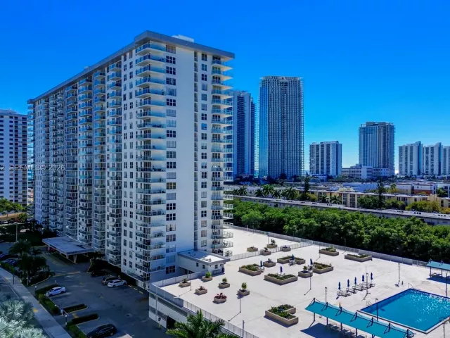 2-bedroom condo for sale in Sunny Isles Beach - 230 174th St 1404 - MondialRealty