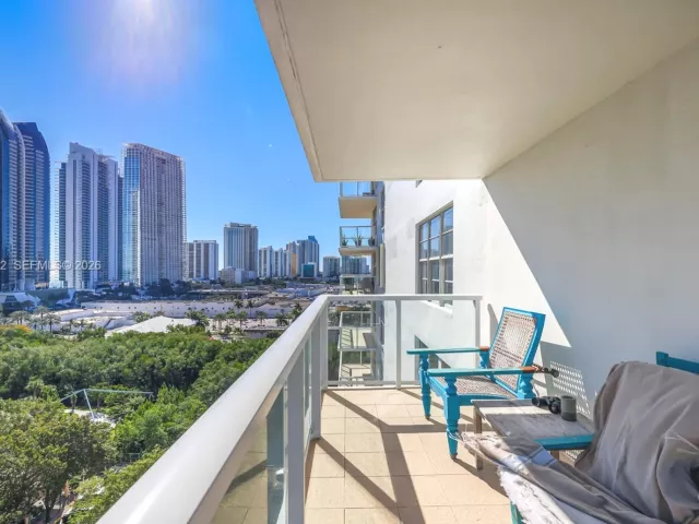 2-bedroom condo for sale in Sunny Isles Beach - 230 174th St 1404 - MondialRealty