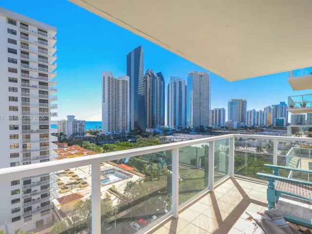 2-bedroom condo for sale in Sunny Isles Beach - 230 174th St 1404 - MondialRealty