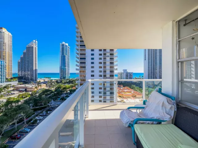 2-bedroom condo for sale in Sunny Isles Beach - 230 174th St 1404 - MondialRealty
