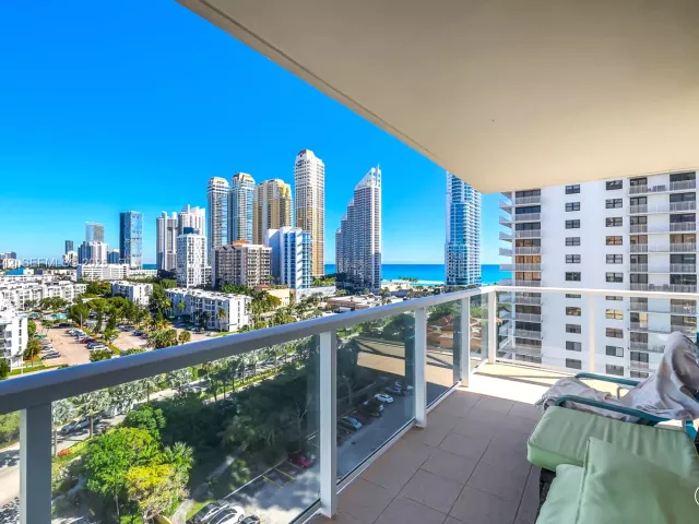 2-bedroom condo for sale in Sunny Isles Beach - 230 174th St 1404 - MondialRealty