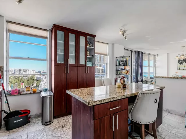 2-bedroom condo for sale in Sunny Isles Beach - 230 174th St 1404 - MondialRealty