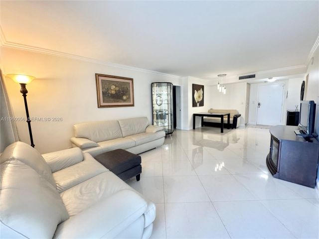2-bedroom condo for rent in Sunny Isles Beach - 230 174th St 507 - MondialRealty