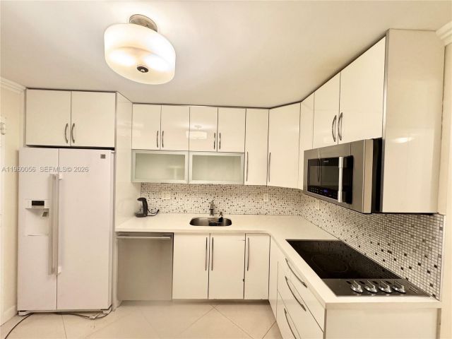 2-bedroom condo for rent in Sunny Isles Beach - 230 174th St 507 - MondialRealty