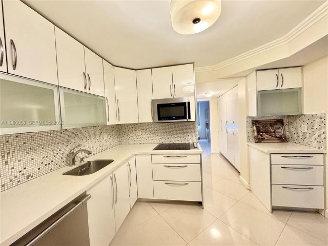 2-bedroom condo for rent in Sunny Isles Beach - 230 174th St 507 - MondialRealty