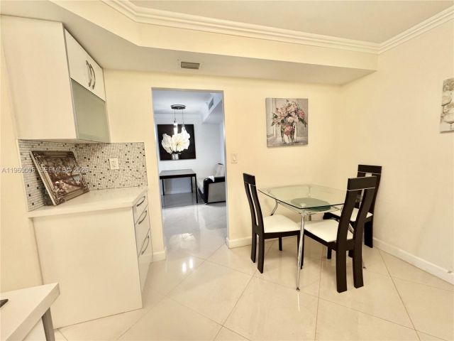 2-bedroom condo for rent in Sunny Isles Beach - 230 174th St 507 - MondialRealty