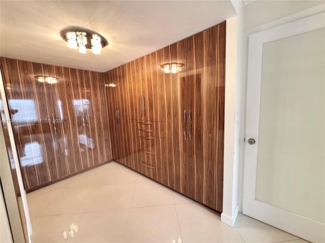 2-bedroom condo for rent in Sunny Isles Beach - 230 174th St 507 - MondialRealty