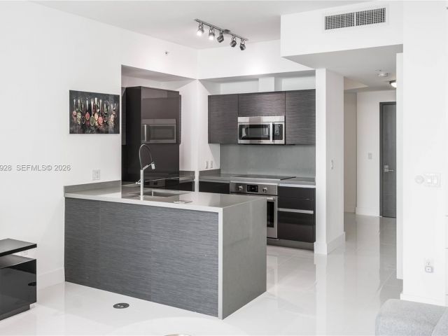 Apartment for rent  Unit #3904 - photo 7402402